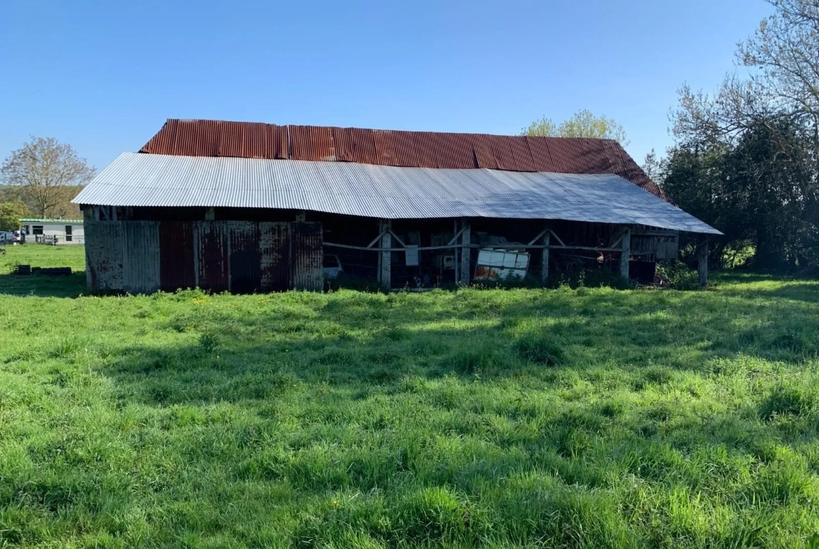 Bâtiment rustique à rénover de 110 m² avec grand terrain à Hermival-les-Vaux 