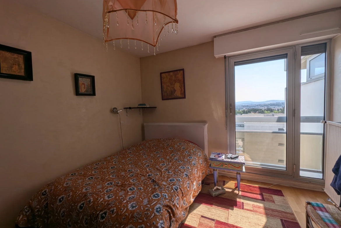 Appartement T3 avec Terrasse et Vue à Chamalieres – Proche Piscine 