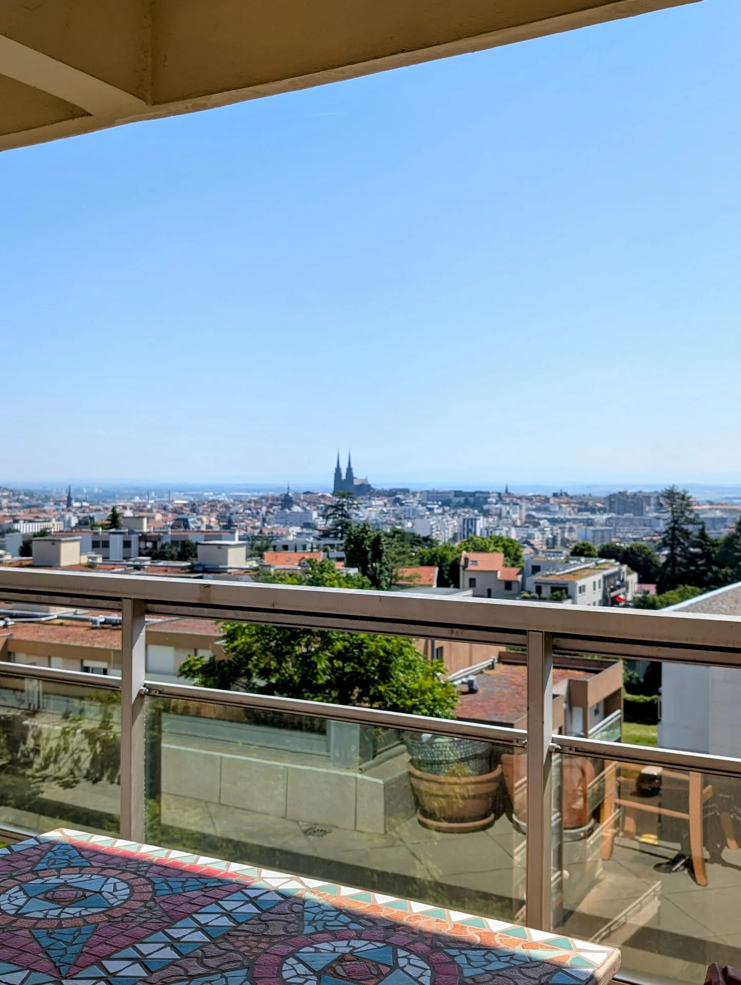 Appartement T3 avec Terrasse et Vue à Chamalieres – Proche Piscine 
