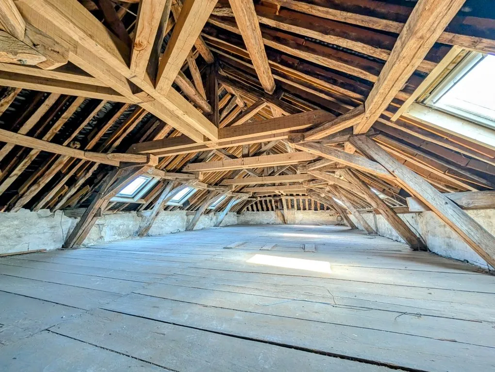À vendre appartement à rénover de 123 m² à Sennecey-lès-Dijon proche Dijon 