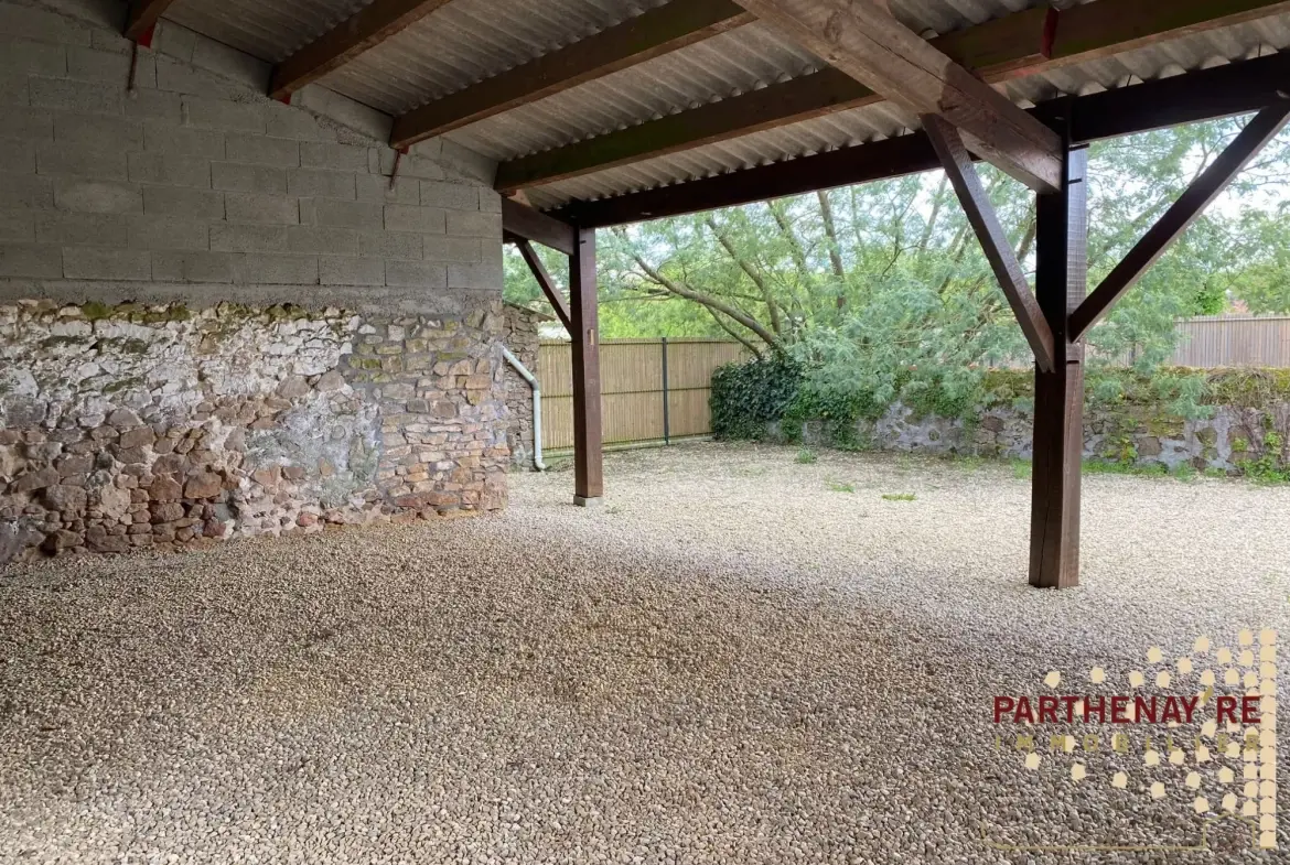 Belle maison de 85 m² avec extérieur et stationnement proche commodités à Saint-Aubin-Le-Cloud 