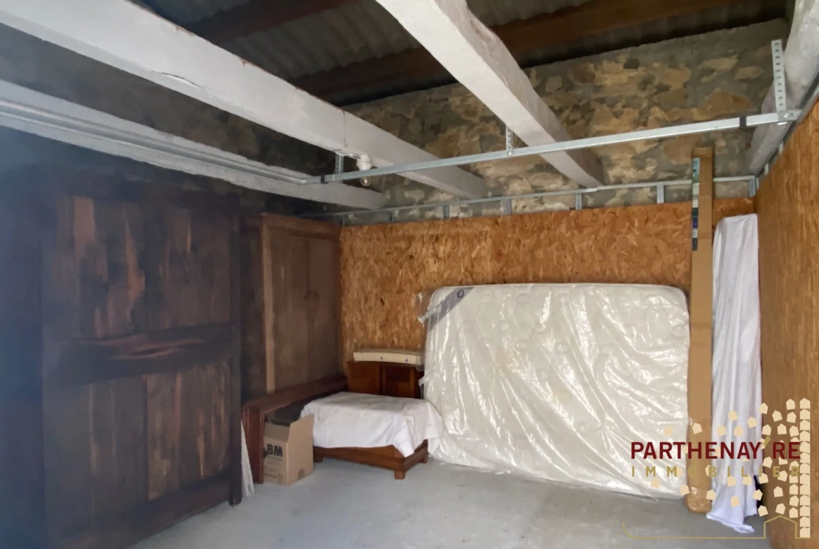 Belle maison de 85 m² avec extérieur et stationnement proche commodités à Saint-Aubin-Le-Cloud 