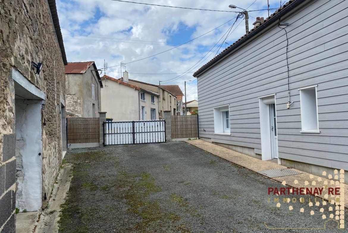 Belle maison de 85 m² avec extérieur et stationnement proche commodités à Saint-Aubin-Le-Cloud 