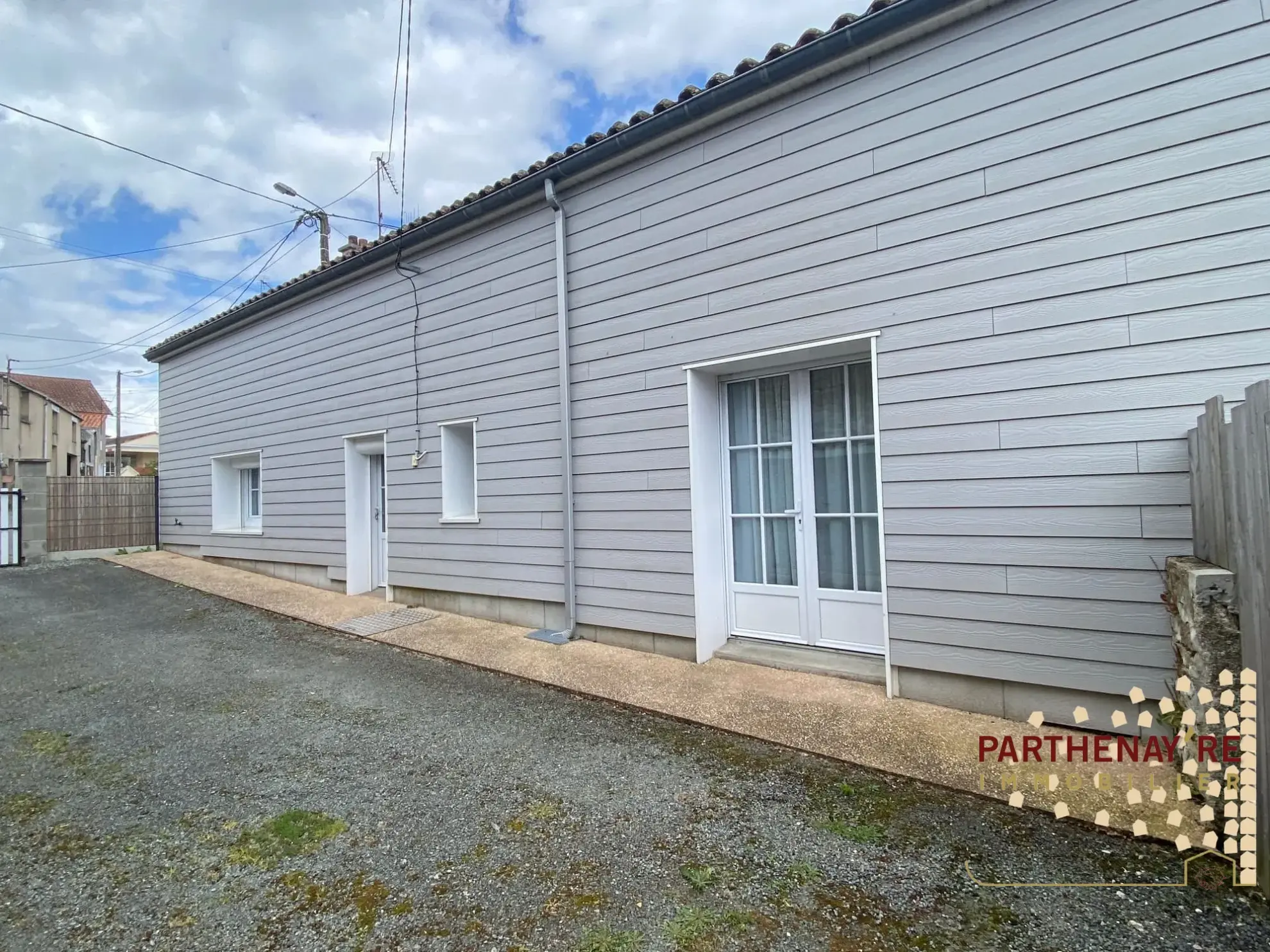 Maison lumineuse de plain-pied à Parthenay, 85 m², proche commodités 