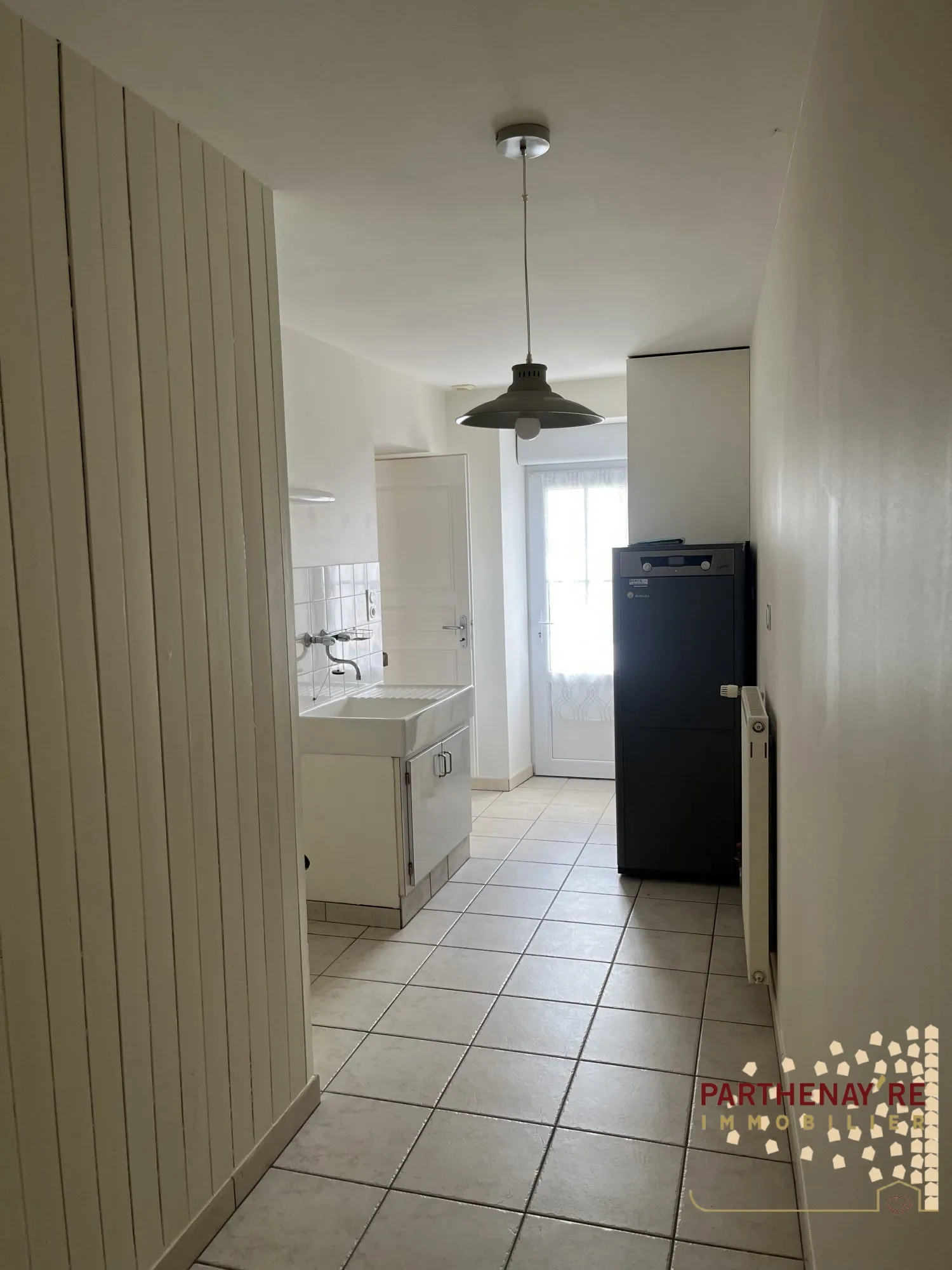 Belle maison de 85 m² avec extérieur et stationnement proche commodités à Saint-Aubin-Le-Cloud 