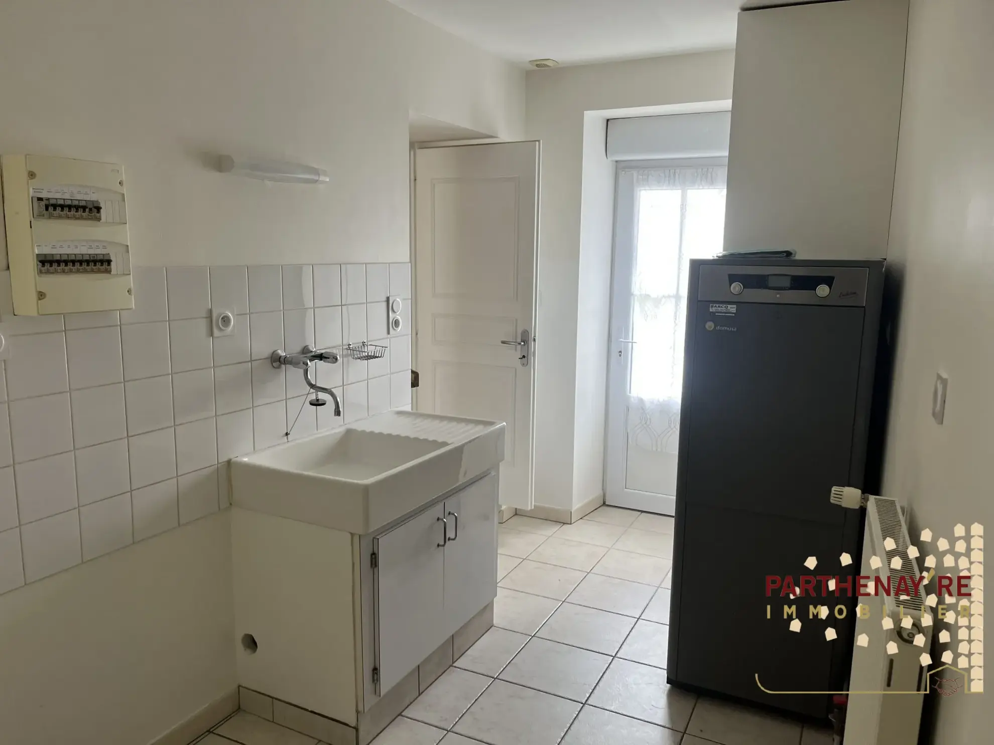 Belle maison de 85 m² avec extérieur et stationnement proche commodités à Saint-Aubin-Le-Cloud 