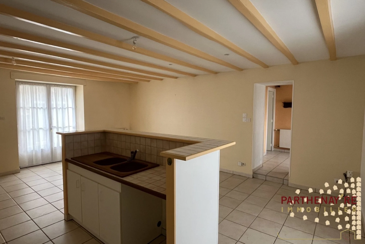 Belle maison de 85 m² avec extérieur et stationnement proche commodités à Saint-Aubin-Le-Cloud 