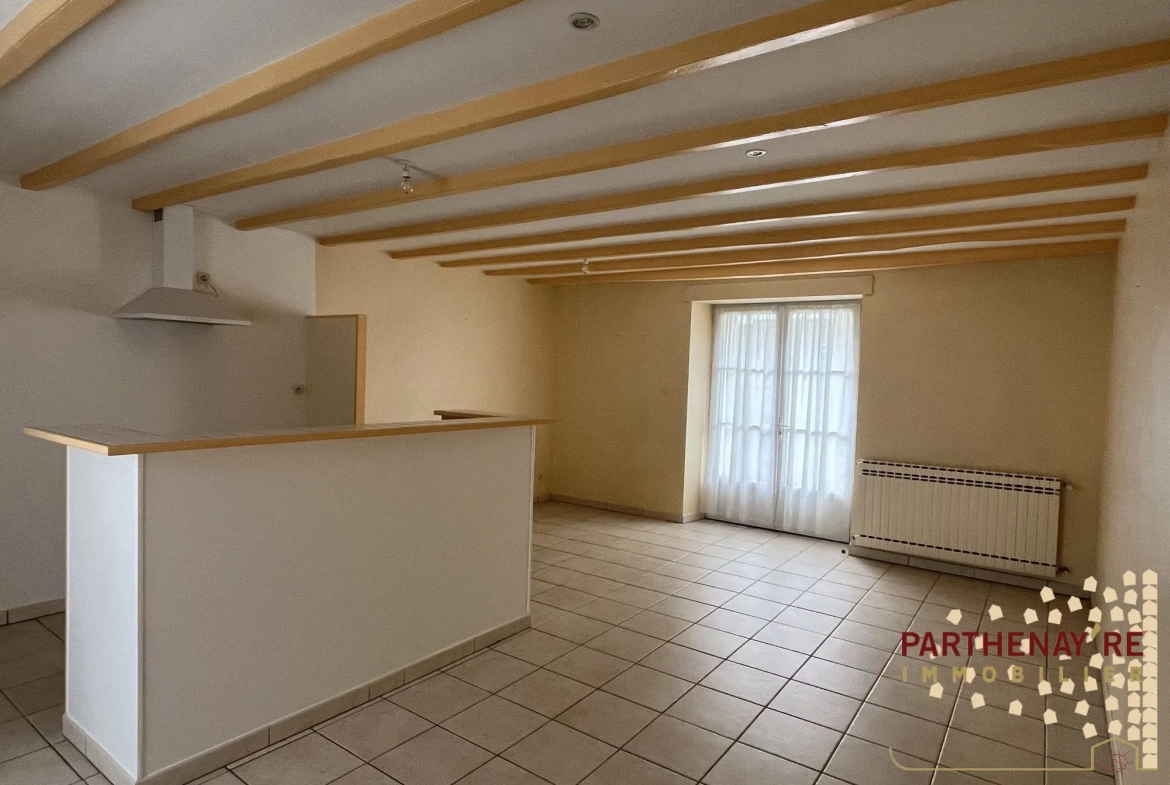 Belle maison de 85 m² avec extérieur et stationnement proche commodités à Saint-Aubin-Le-Cloud 
