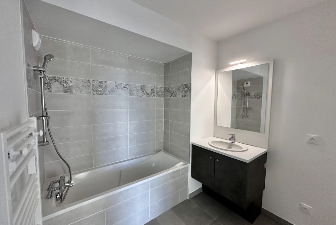 Appartement 4 pièces à vendre à Montpellier Prés d'Arènes, logement neuf avec loggia et parking 