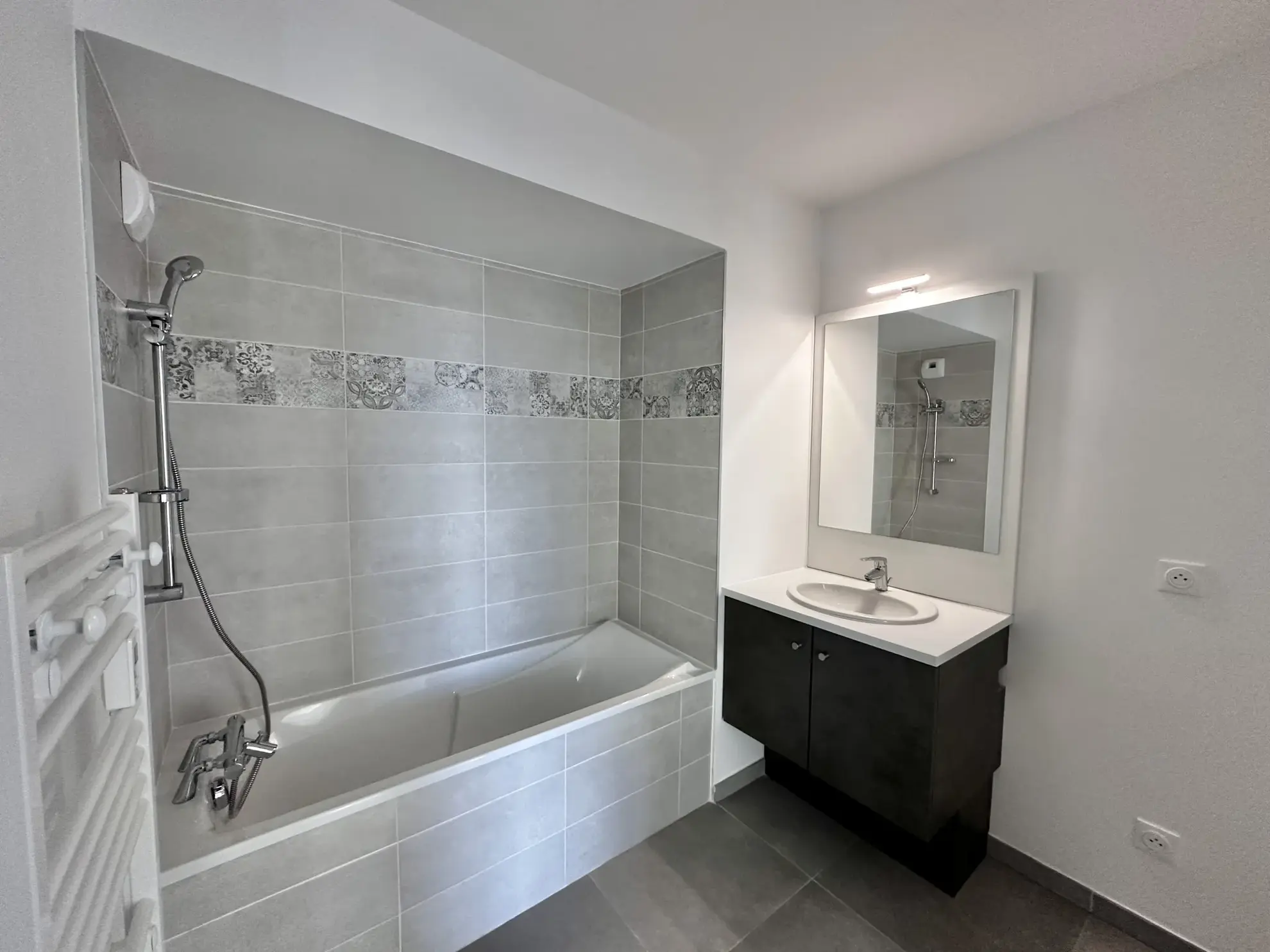 Appartement 4 pièces à vendre à Montpellier Prés d'Arènes, logement neuf avec loggia et parking 