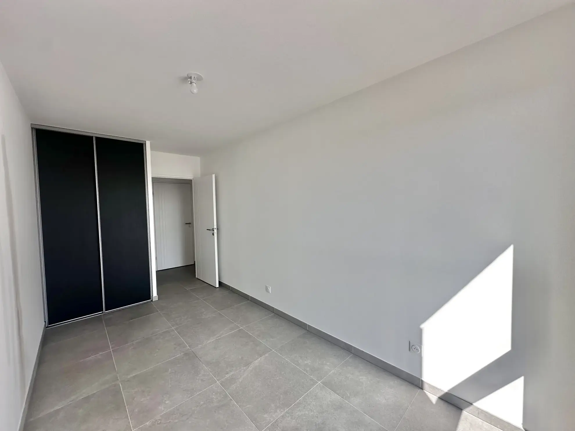 Appartement 4 pièces à vendre à Montpellier Prés d'Arènes, logement neuf avec loggia et parking 