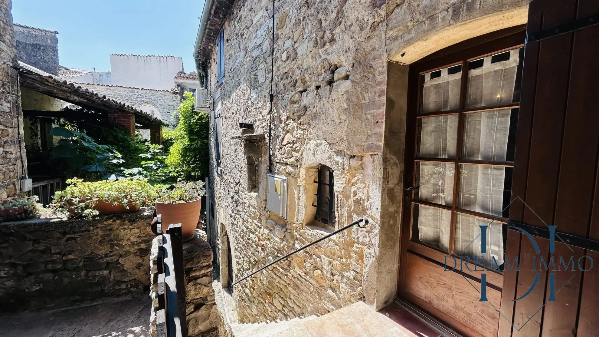 Charmante maison de village en pierre avec dépendances à Allegre-les-Fumades 