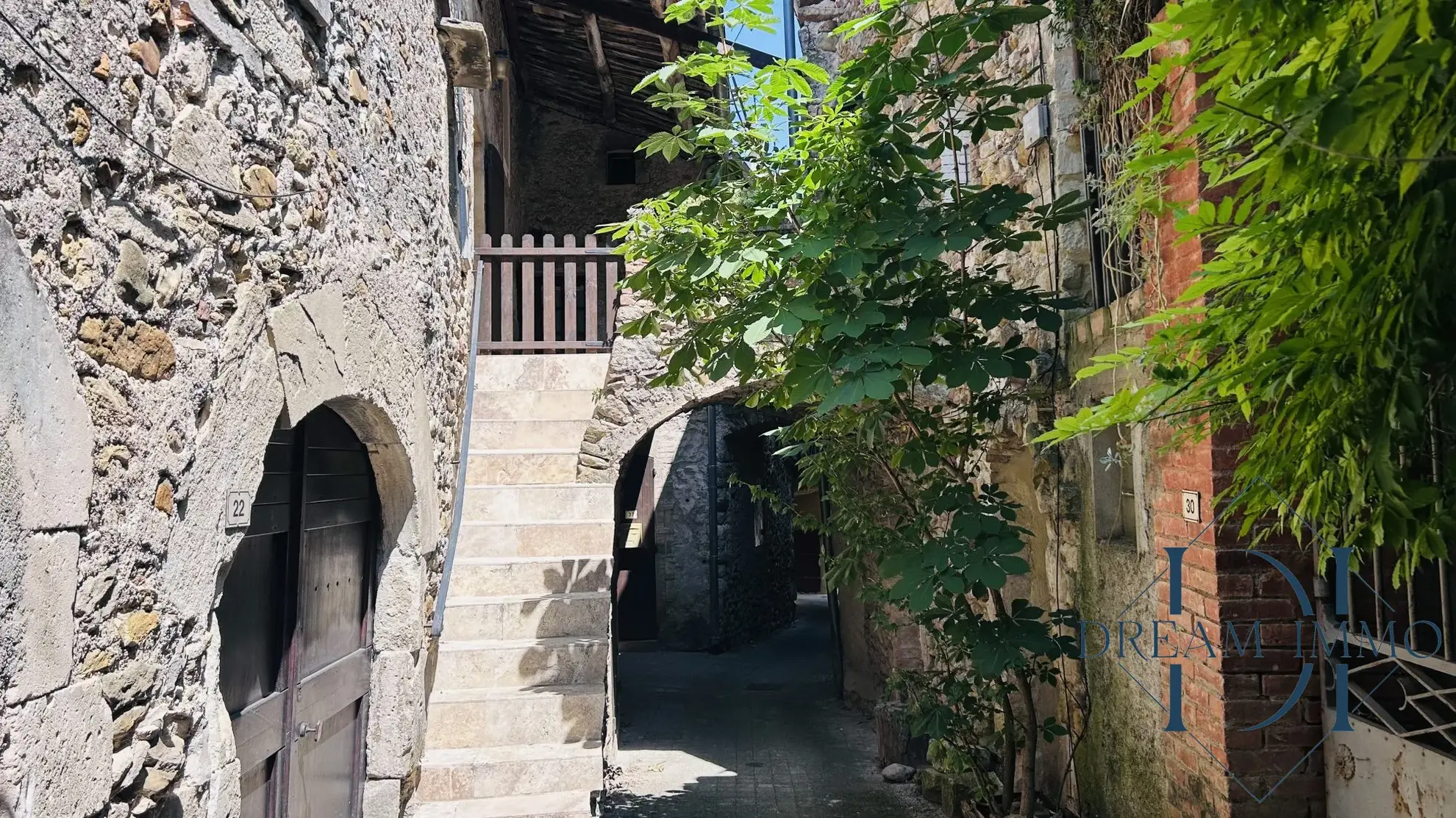 Charmante maison de village en pierre avec dépendances à Allegre-les-Fumades 