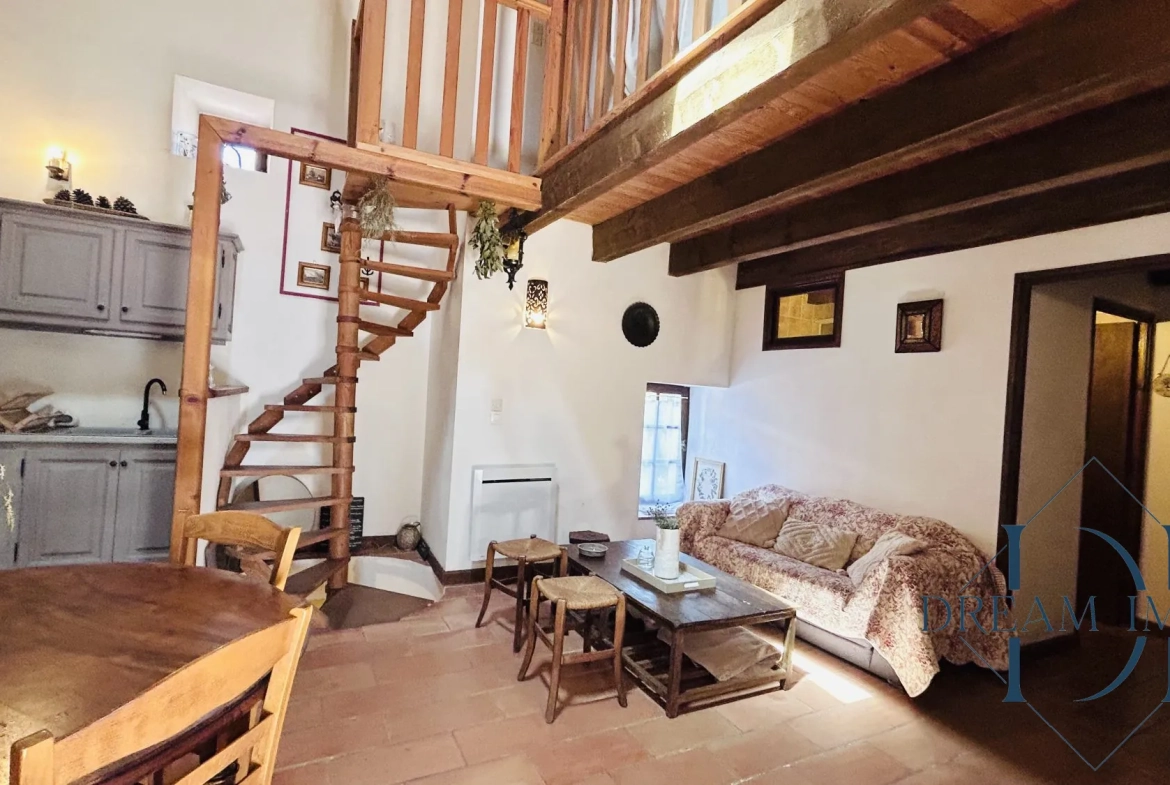 Charmante maison de village en pierre avec dépendances à Allegre-les-Fumades 