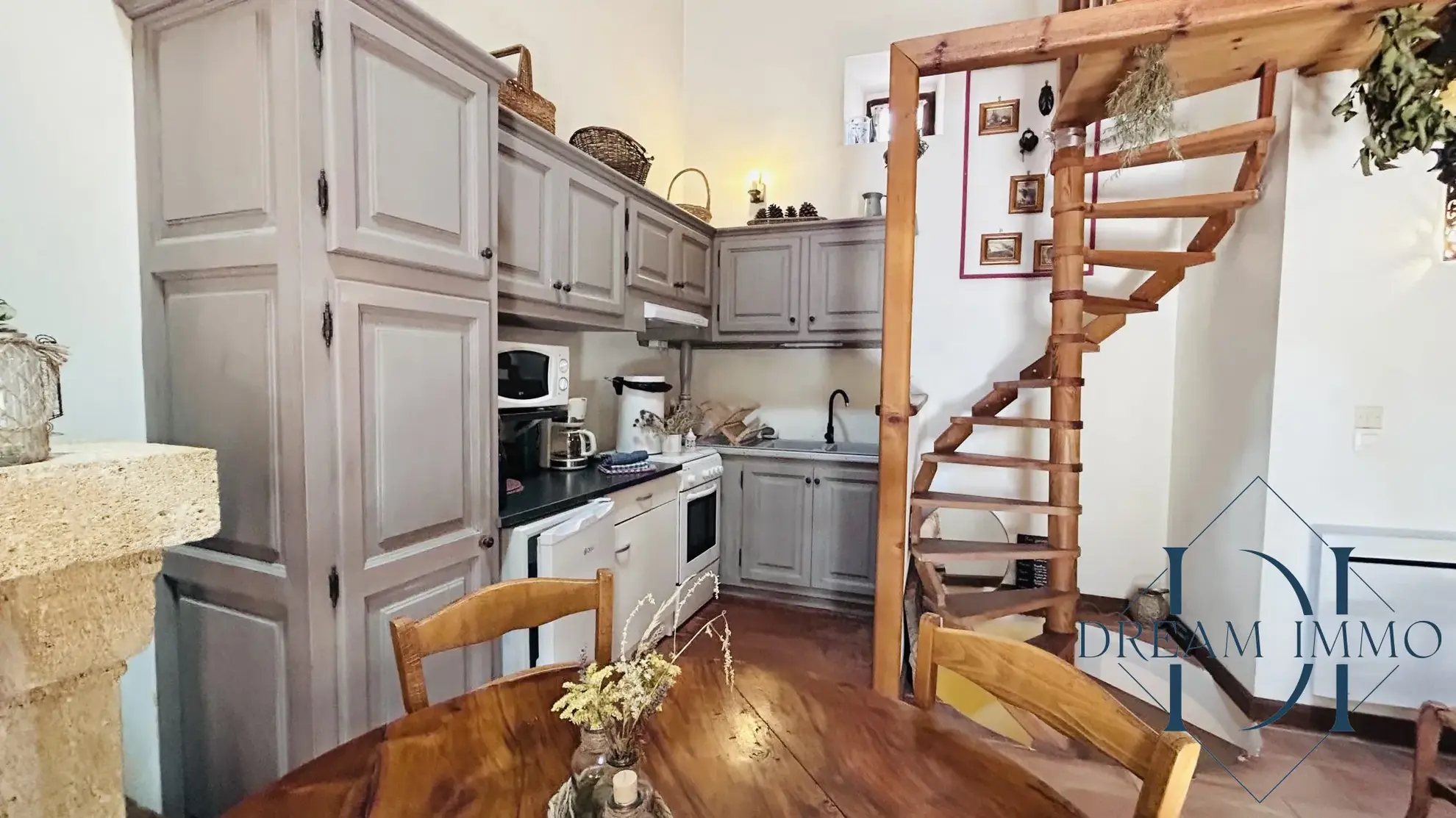 Charmante maison de village en pierre avec dépendances à Allegre-les-Fumades 