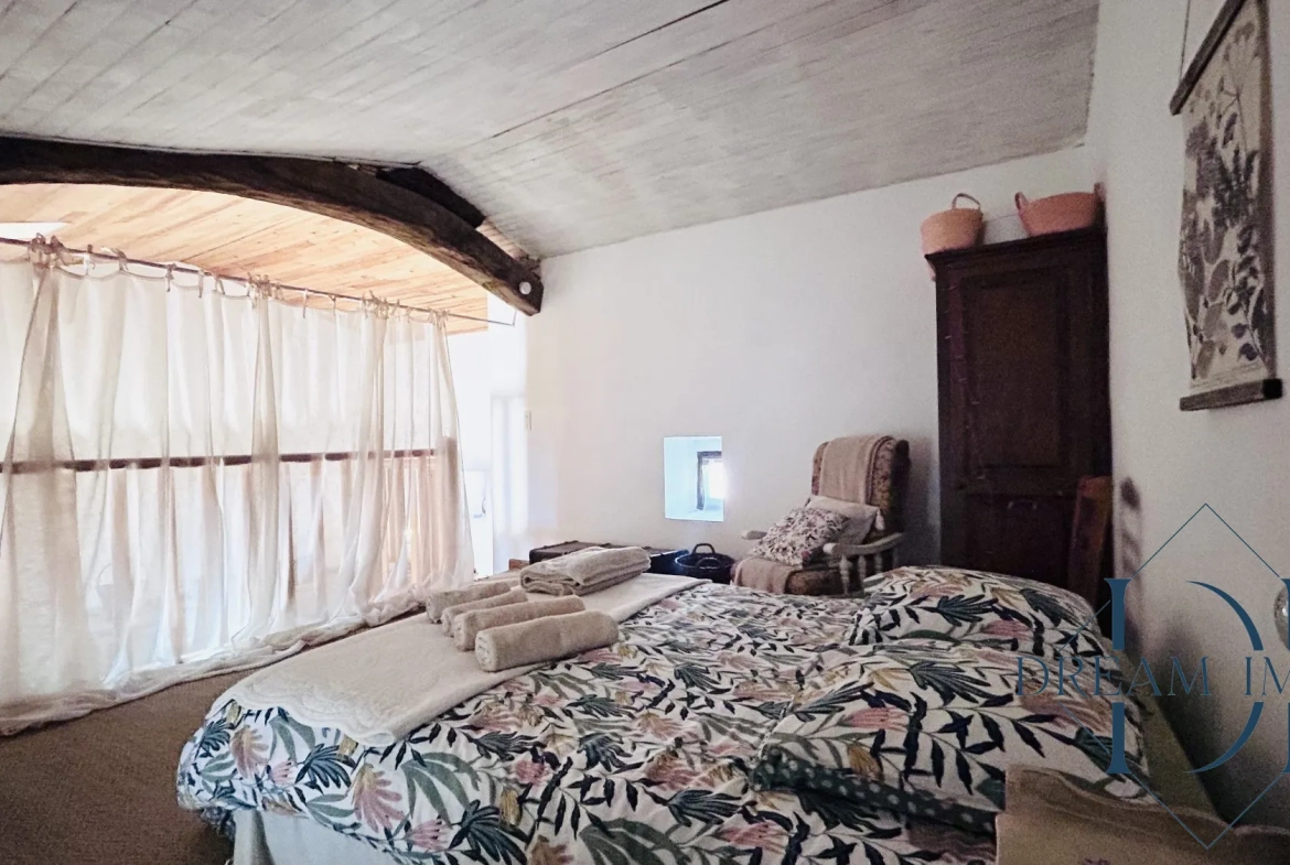 Charmante maison de village en pierre avec dépendances à Allegre-les-Fumades 
