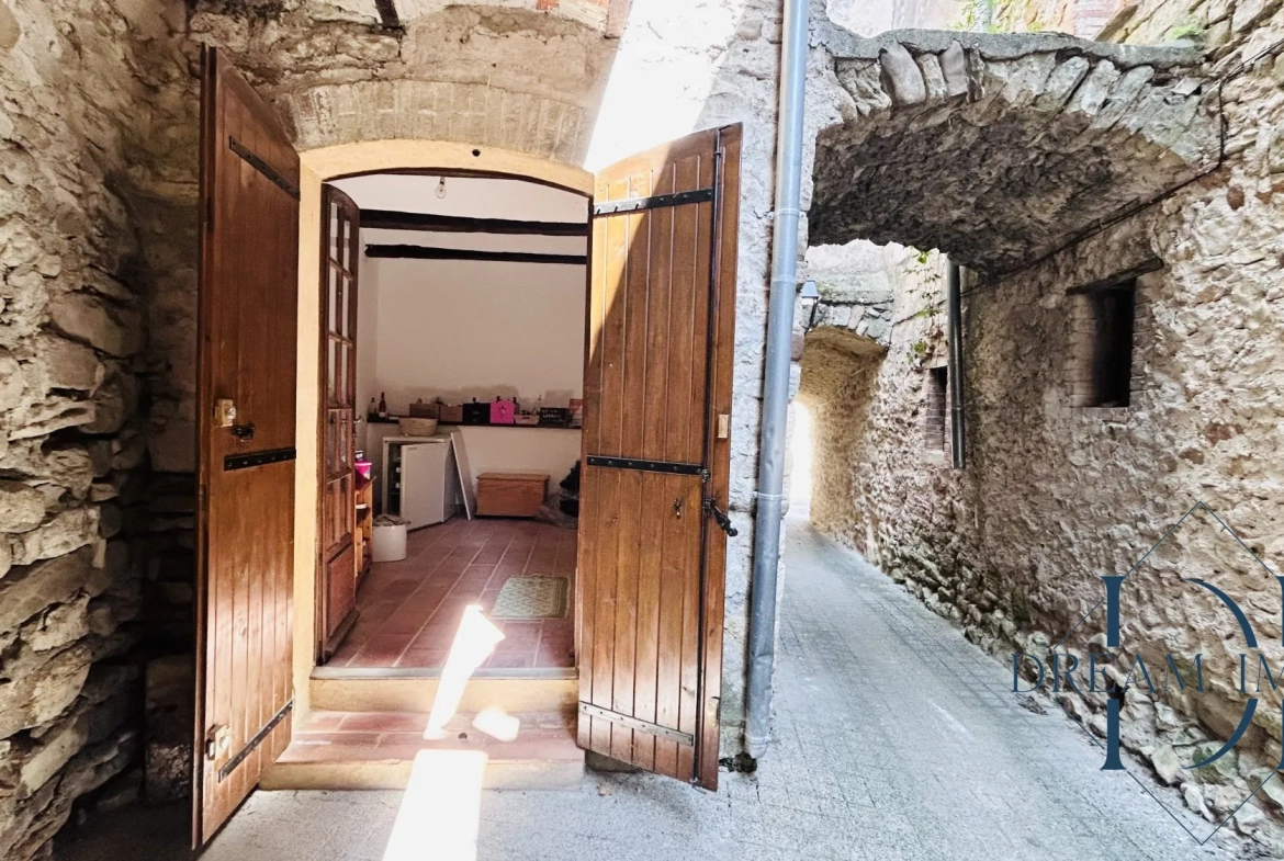 Charmante maison de village en pierre avec dépendances à Allegre-les-Fumades 