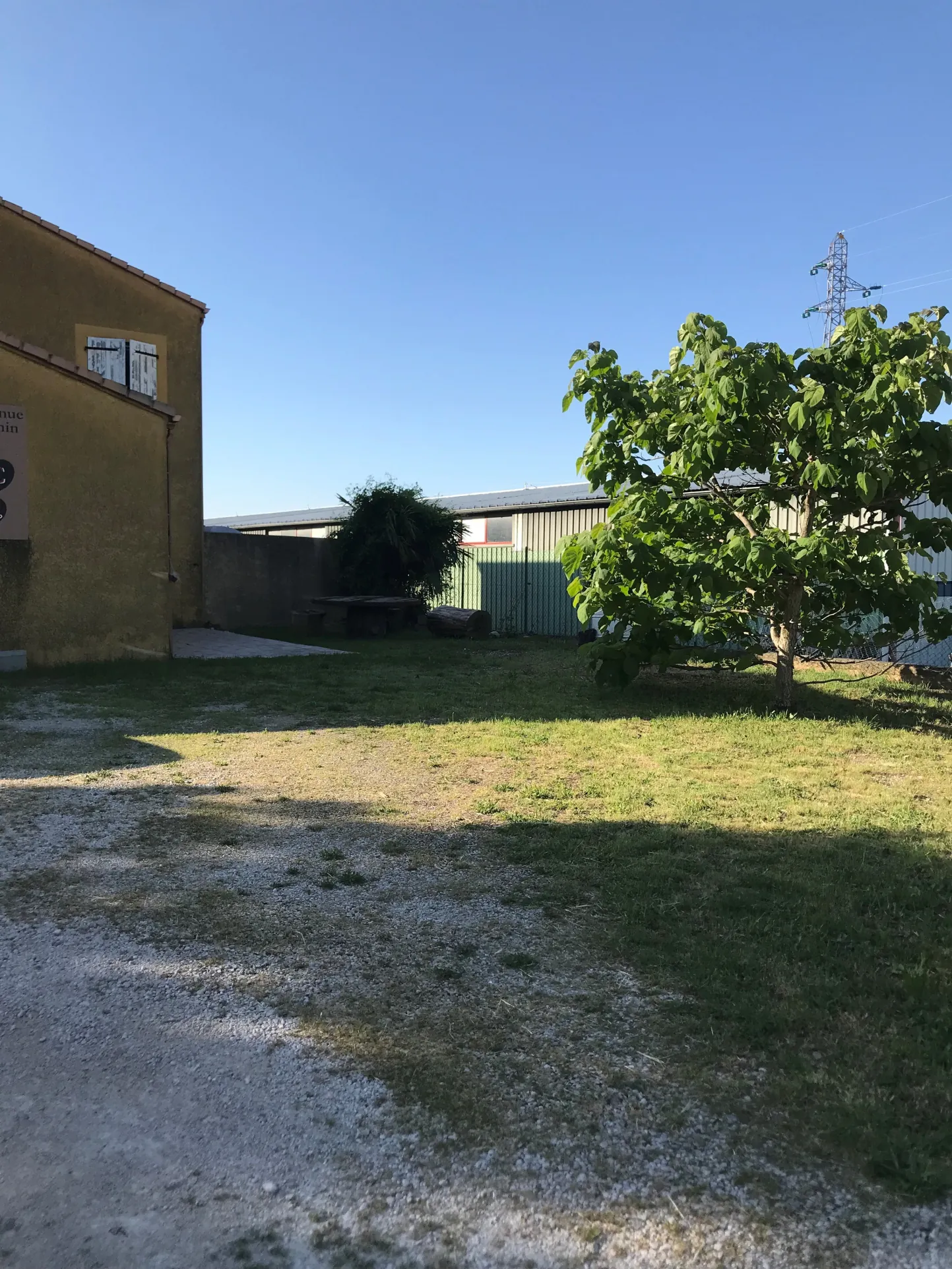 Terrain constructible de 215 m² à Saint-Péray – Opportunité professionnelle 