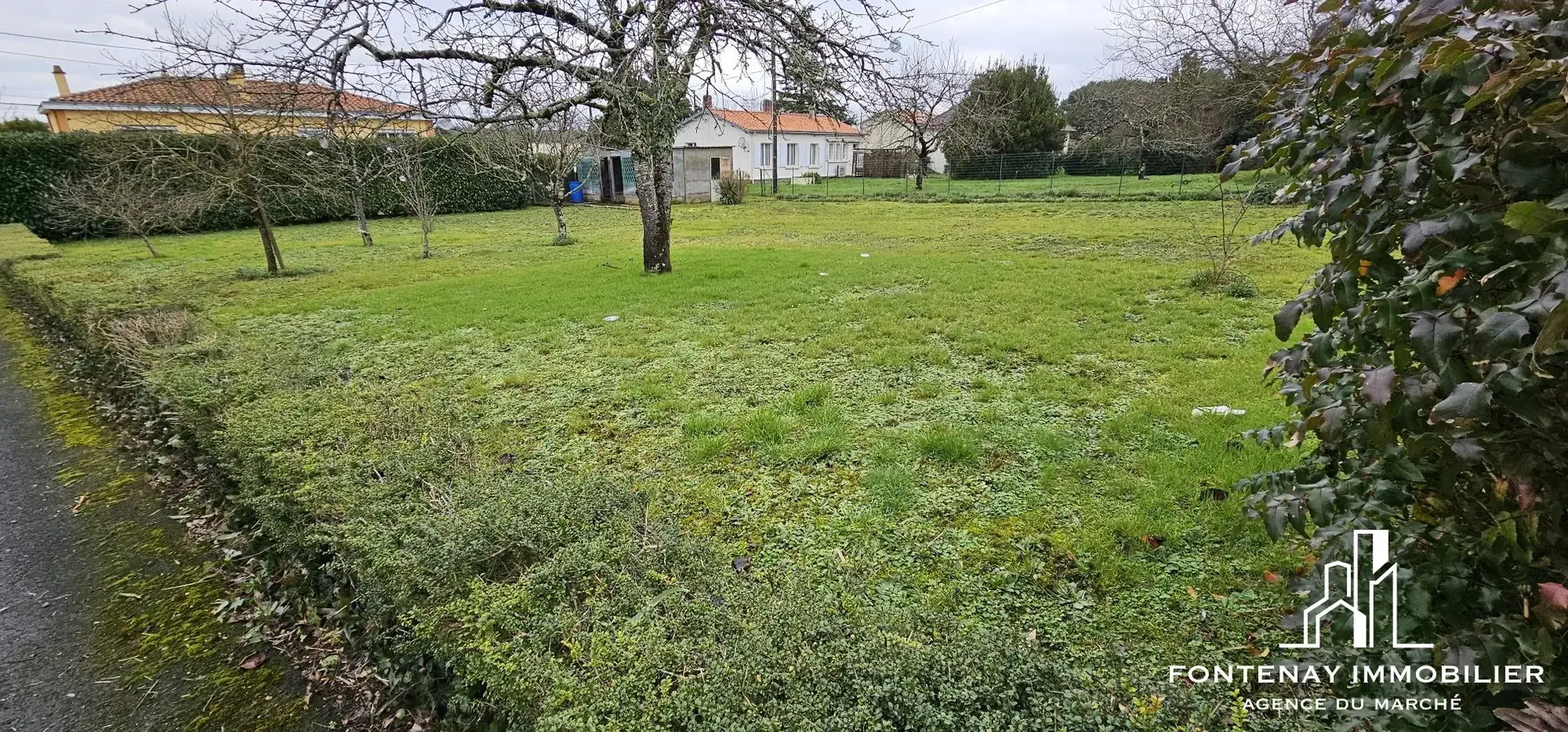 Terrain à bâtir de 780 m² à Fontenay-le-Comte, impasse, non viabilisé 