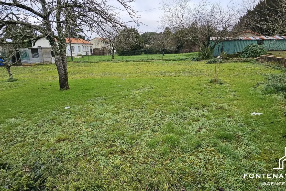 Terrain à bâtir de 780 m² à Fontenay-le-Comte, impasse, non viabilisé 