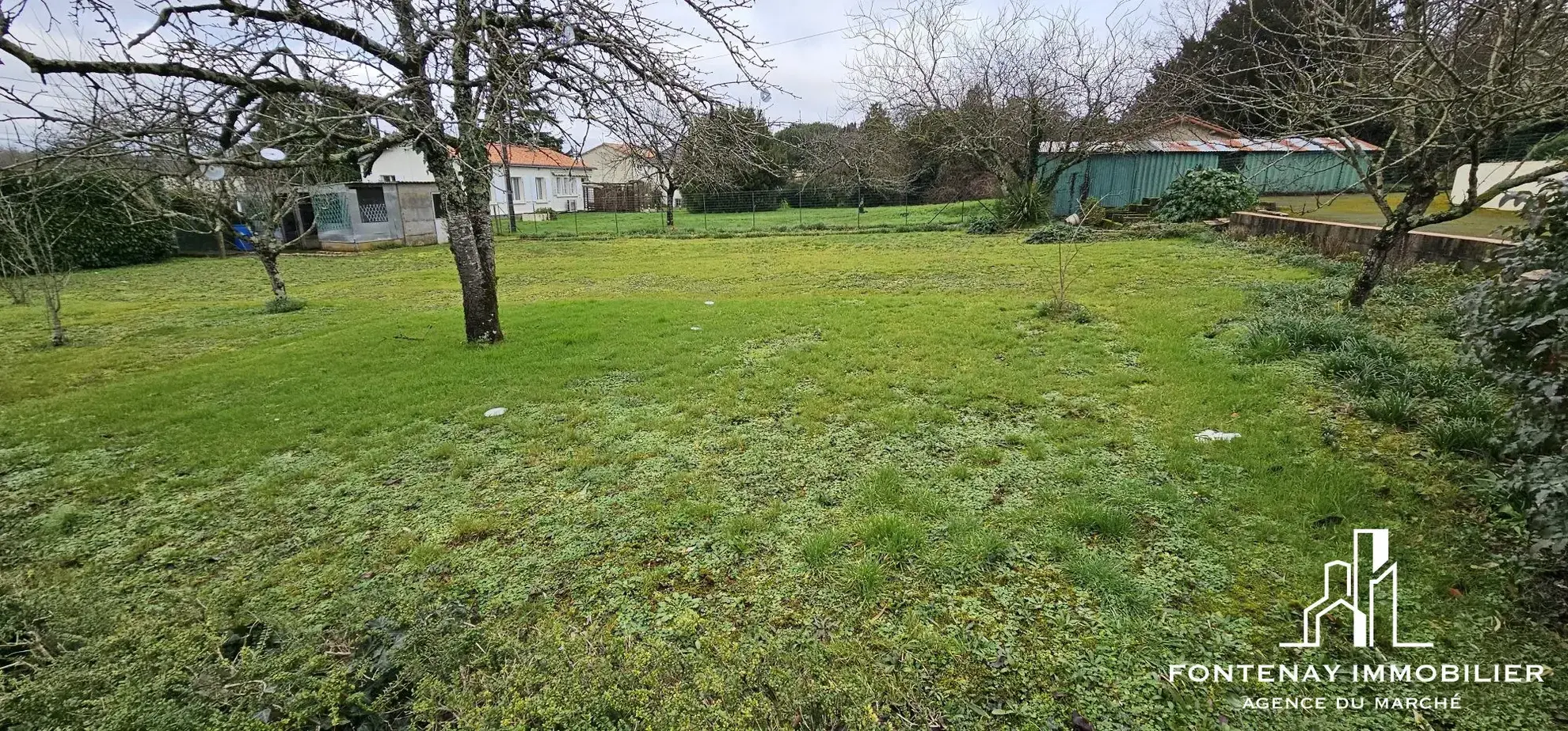 Terrain à bâtir de 780 m² à Fontenay-le-Comte, impasse, non viabilisé 