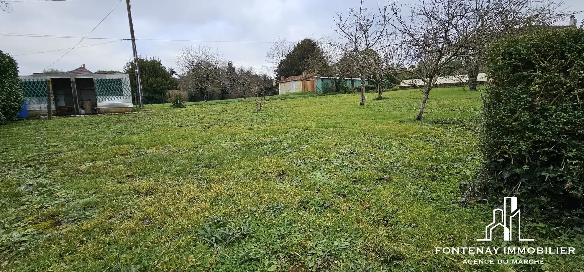 Terrain à bâtir de 780 m² à Fontenay-le-Comte, impasse, non viabilisé 