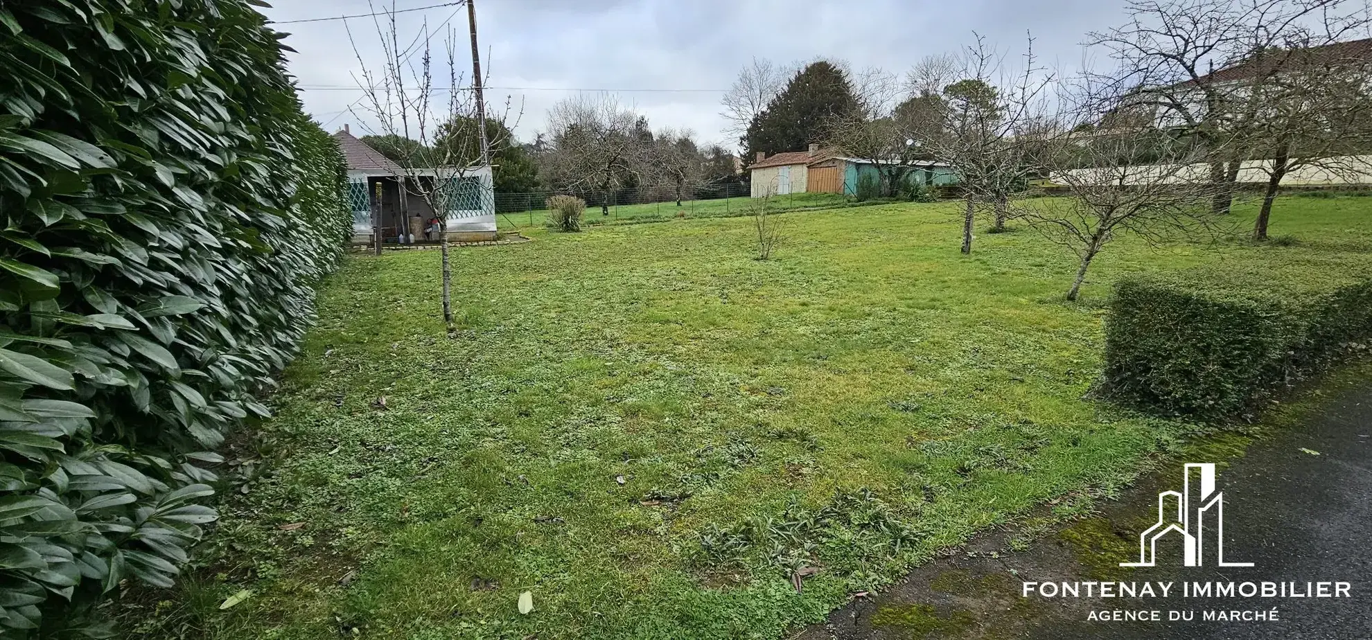 Terrain à bâtir de 780 m² à Fontenay-le-Comte, impasse, non viabilisé 