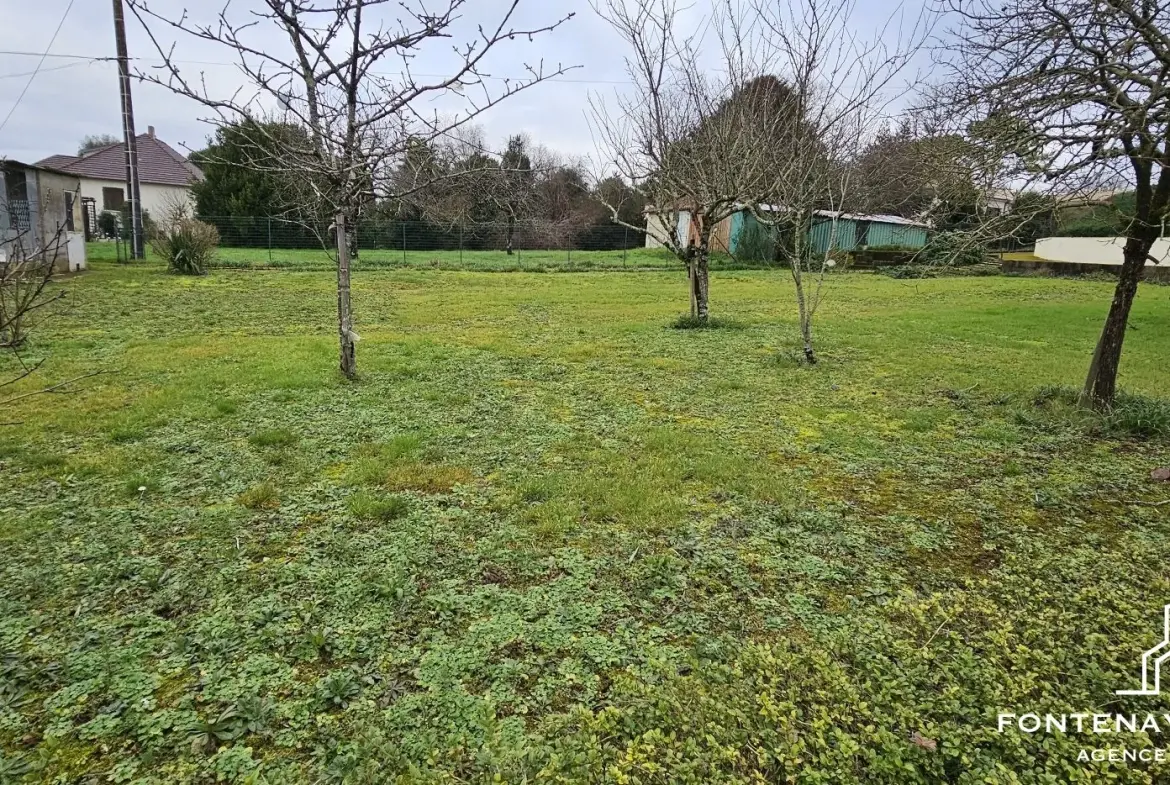 Terrain à bâtir de 780 m² à Fontenay-le-Comte, impasse, non viabilisé 