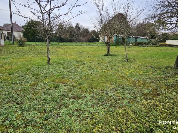Terrain à bâtir de 780 m² à Fontenay-le-Comte, impasse, non viabilisé