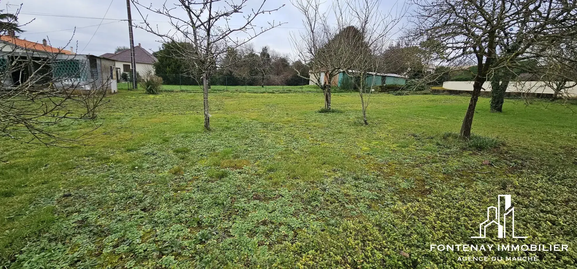 Terrain à bâtir de 780 m² à Fontenay-le-Comte, impasse, non viabilisé 