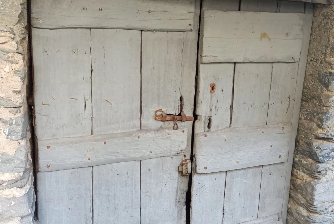 Ancienne grange à rénover en Maurienne avec potentiel d'aménagement et vue exceptionnelle 