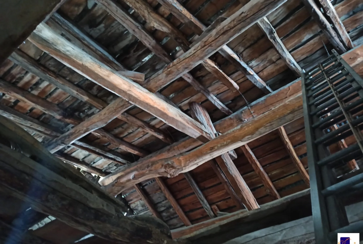 Ancienne grange à rénover en Maurienne avec potentiel d'aménagement et vue exceptionnelle 
