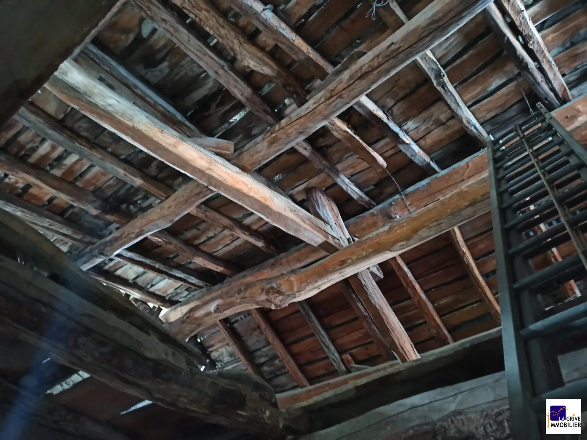 Ancienne grange à rénover en Maurienne avec potentiel d'aménagement et vue exceptionnelle 