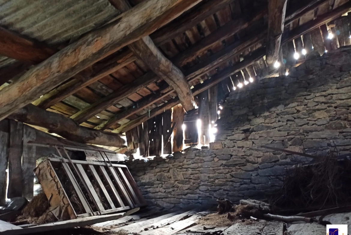 Ancienne grange à rénover en Maurienne avec potentiel d'aménagement et vue exceptionnelle 