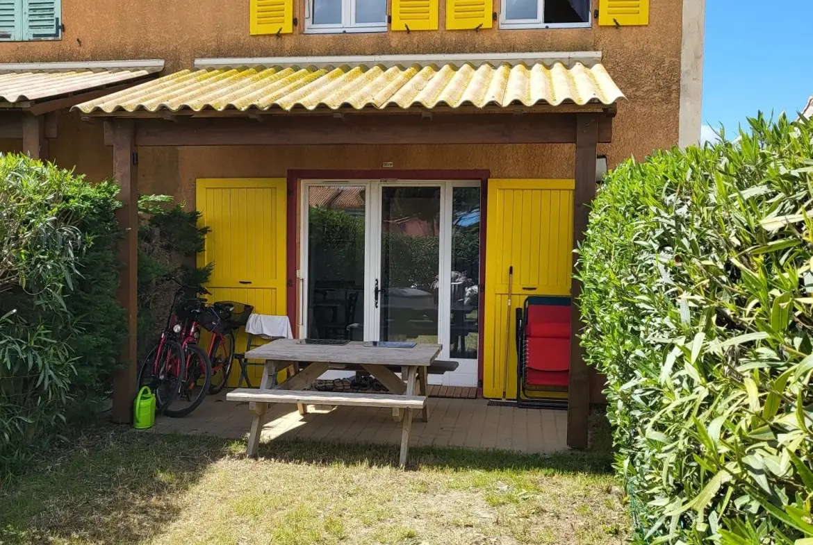 K Magnifique maison T3 face à l'étang avec piscine et jardin à Le Barcarès 