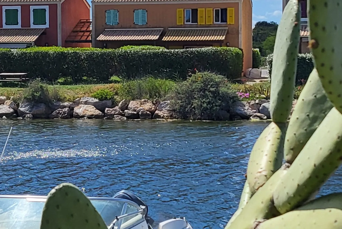 Magnifique maison T3 face à l'étang avec piscine et jardin à Le Barcarès 