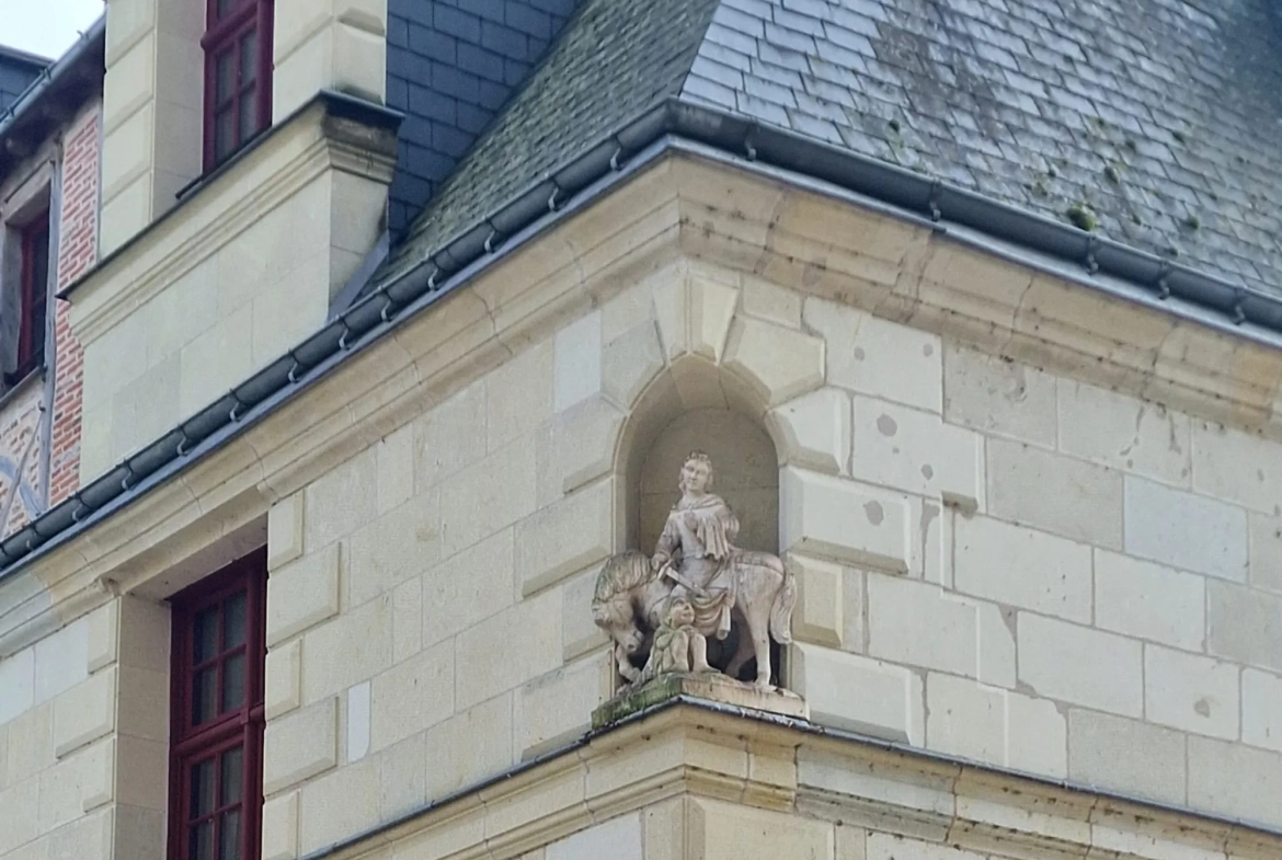 Fonds de commerce de 90 m² à Langeais, idéal pour la restauration avec terrasse 