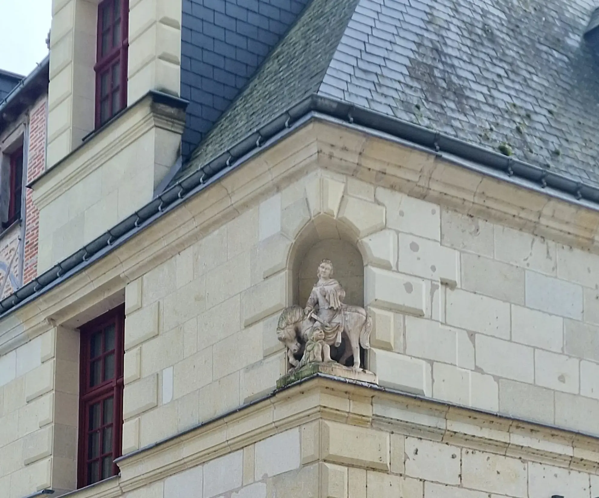Fonds de commerce de 90 m² à Langeais, idéal pour la restauration avec terrasse 