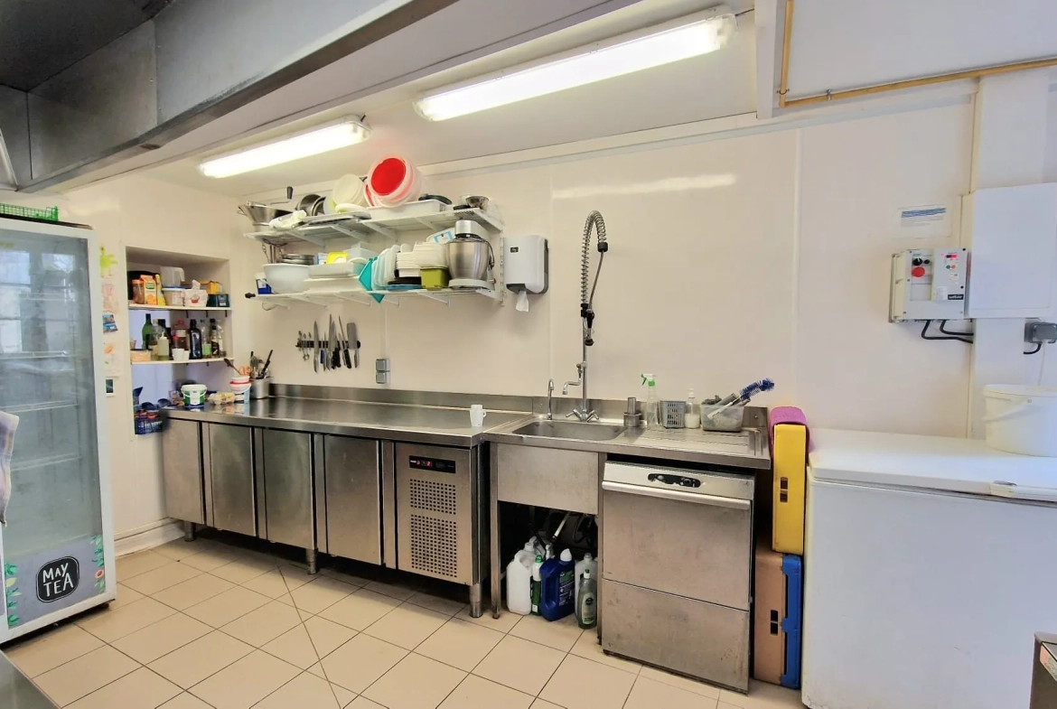 Fonds de commerce de 90 m² à Langeais, idéal pour la restauration avec terrasse 