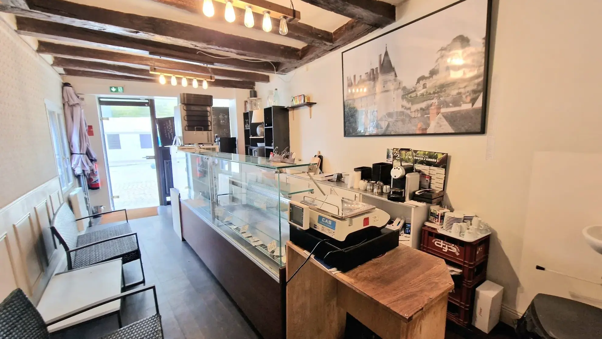 Fonds de commerce de 90 m² à Langeais, idéal pour la restauration avec terrasse 