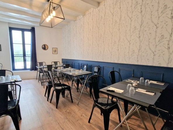 Fonds de commerce de 90 m² à Langeais, idéal pour la restauration avec terrasse