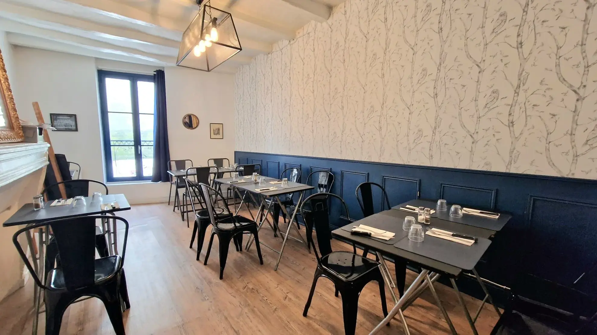 Fonds de commerce de 90 m² à Langeais, idéal pour la restauration avec terrasse 