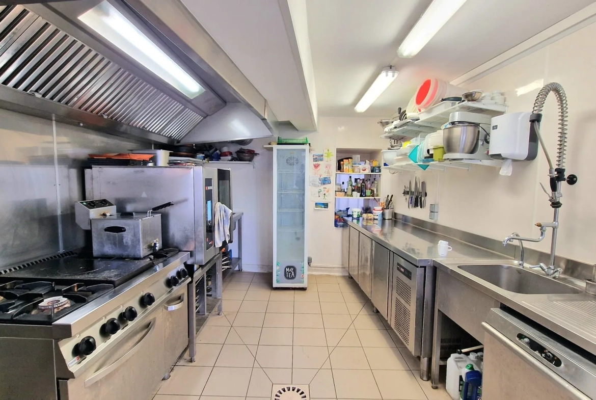 Fonds de commerce de 90 m² à Langeais, idéal pour la restauration avec terrasse 