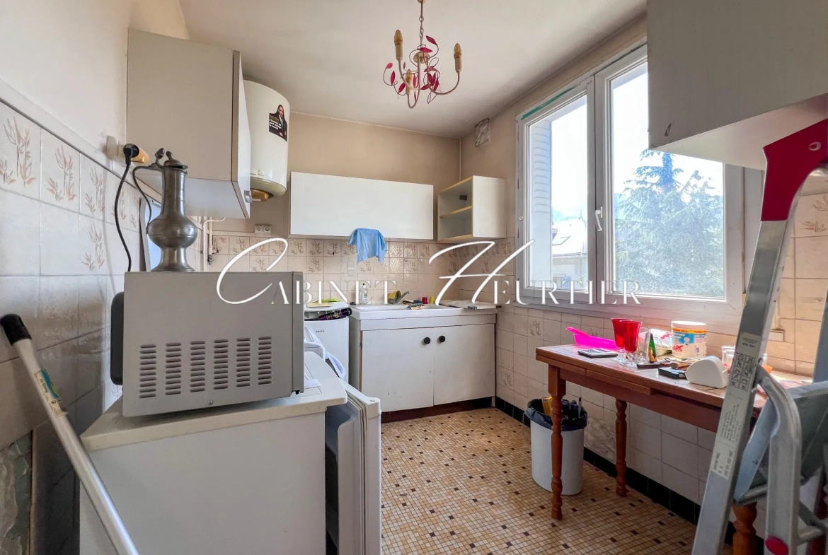 Appartement 4 pièces à vendre à Grenoble avec potentiel de rénovation 