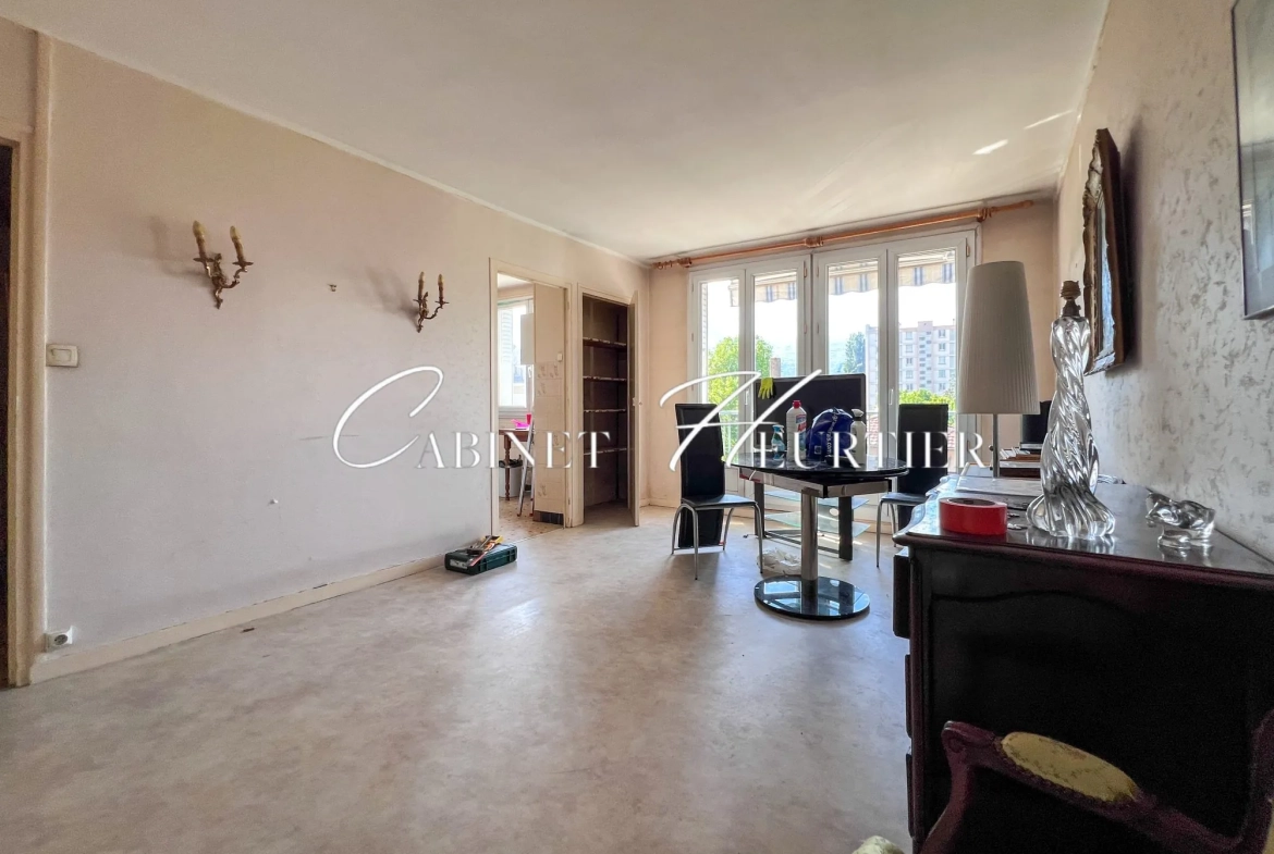 Appartement 4 pièces à vendre à Grenoble avec potentiel de rénovation 