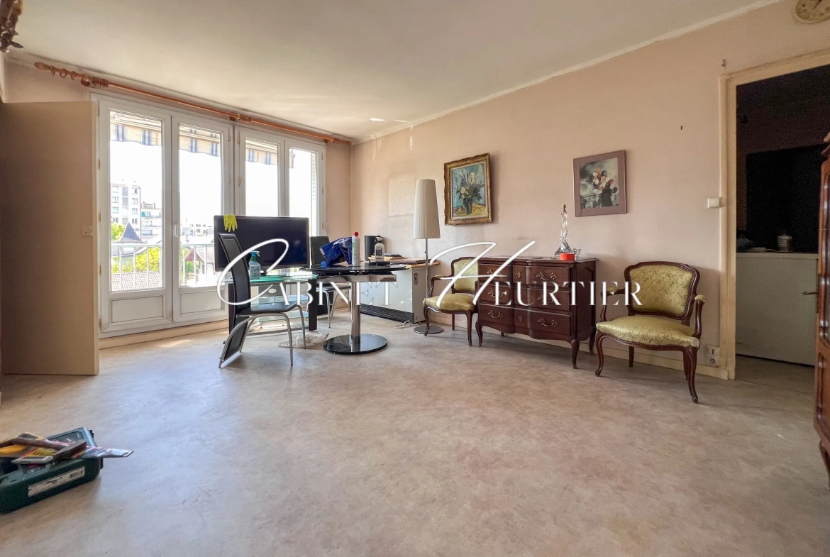 Appartement 4 pièces à vendre à Grenoble avec potentiel de rénovation 