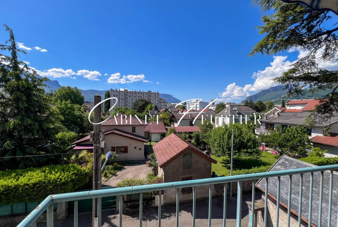 Appartement 4 pièces à vendre à Grenoble avec potentiel de rénovation 