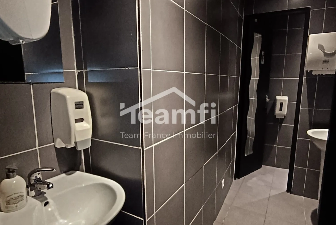 Fonds de commerce à vendre à Roanne - Bar, pub, karaoké avec licence 4 