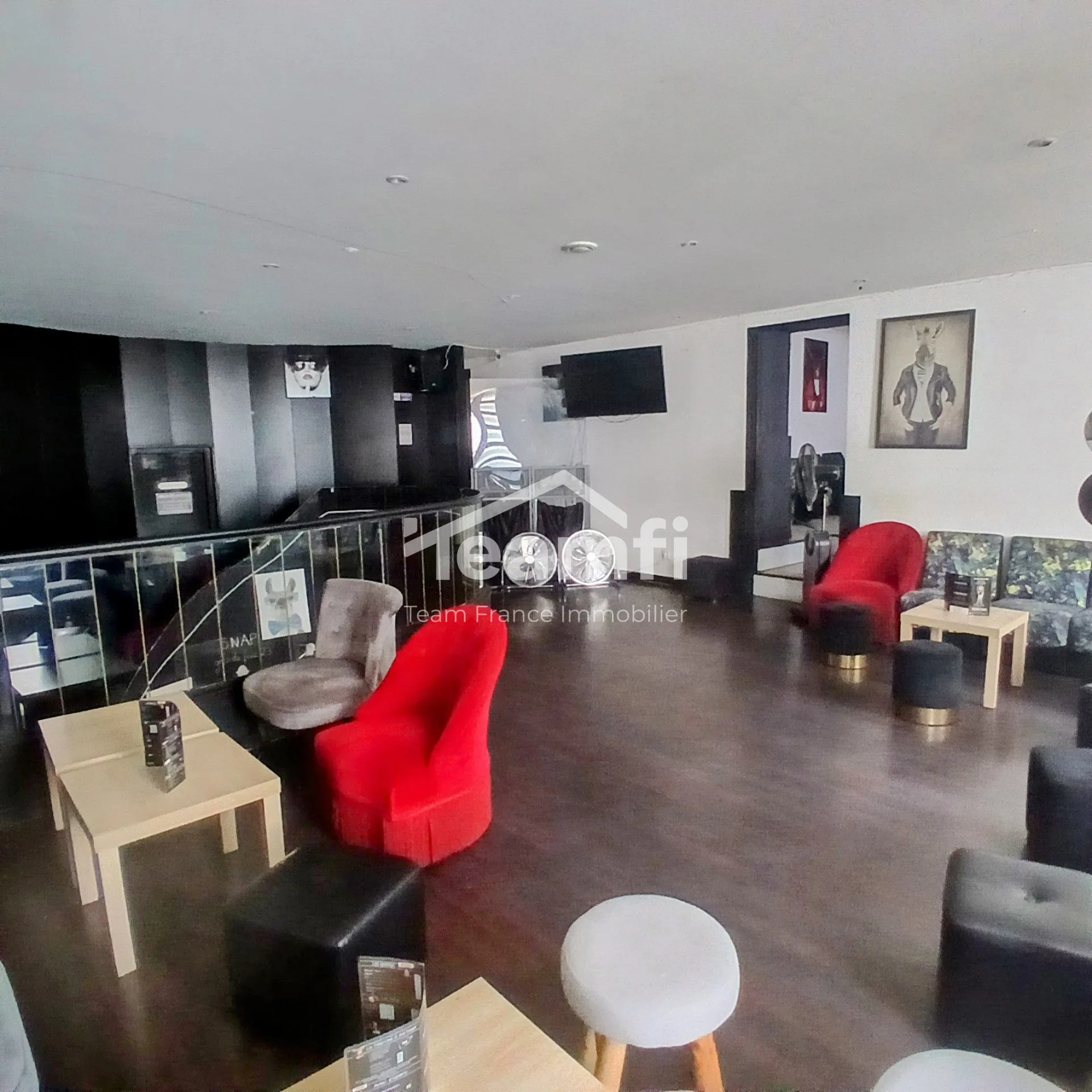 Fonds de commerce à vendre à Roanne - Bar, pub, karaoké avec licence 4 