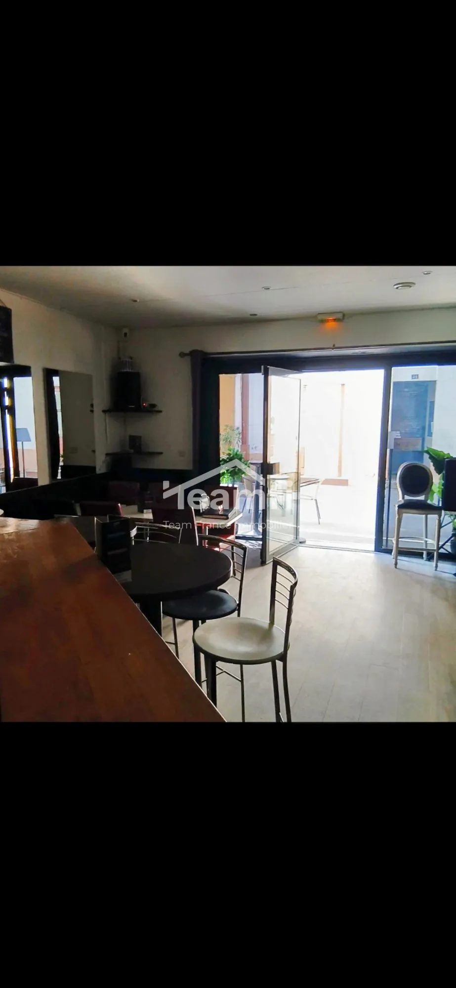 Fonds de commerce à vendre à Roanne - Bar, pub, karaoké avec licence 4 
